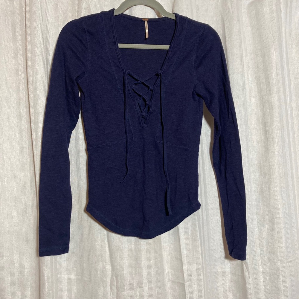 Free People Navy Blue Lace Up V-Neck Long Sleeve Top XS Boho Slim Fit Curved Hem